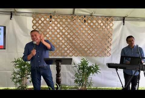 Profeta Mynor Gutiérrez ministrando en Iglesia Palabras de Vida