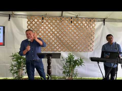 Profeta Mynor Gutiérrez ministrando en Iglesia Palabras de Vida