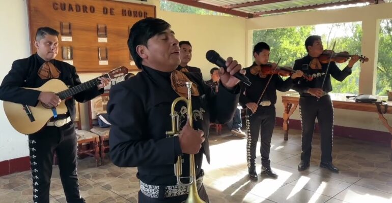 Descubre al Maestro del Mariachi Gilgal: tradición y pasión musical