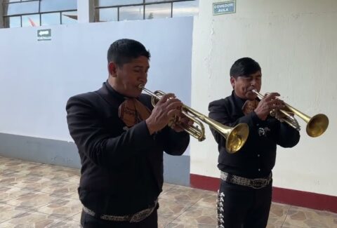 Construye tu hogar ideal con Mariachi Gilgal: Hazte tu casa sobre la peña