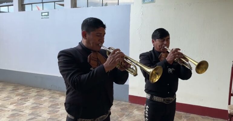 Construye tu hogar ideal con Mariachi Gilgal: Hazte tu casa sobre la peña