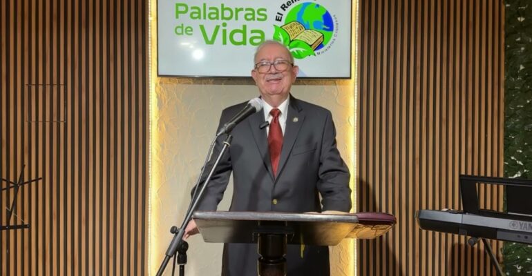 Dando gracias en todo – Pastor Carlos Crocker