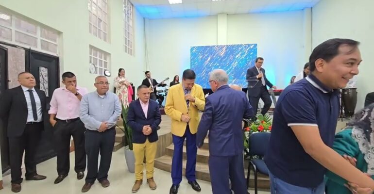 Reseña y bendición Apostólica, Ministerios El Renuevo