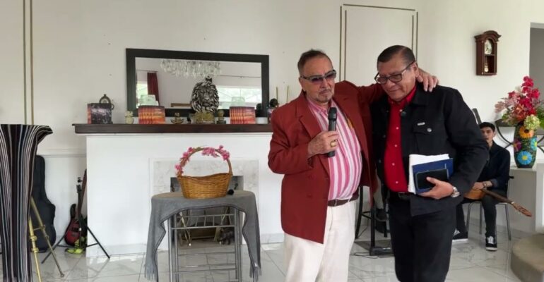 Conexiones divinas – Apostol Mario Guerra
